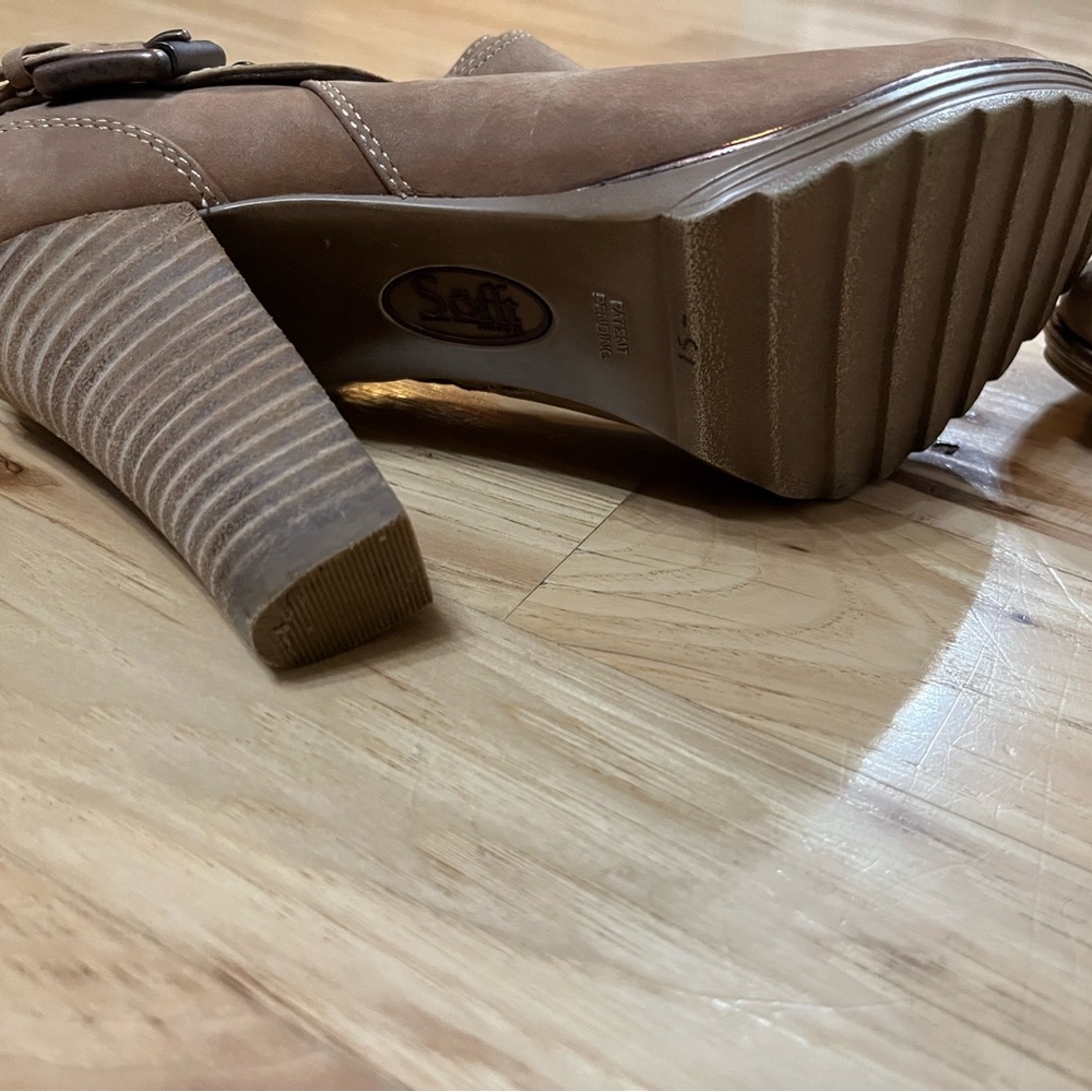 Sofft Stylish Tan Ankle Boots - Picture 4 of 6